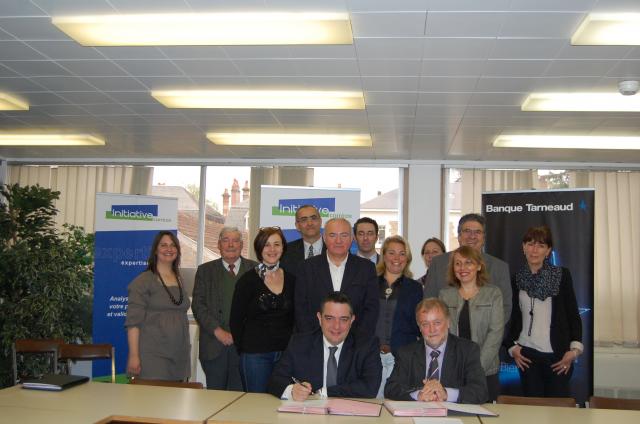 Signature D Une Nouvelle Convention Entre Initiative Correze Et La Banque Tarneaud Initiative Correze Membre D Initiative France 1er Reseau Associatif De Financement Des Createurs D Entreprise